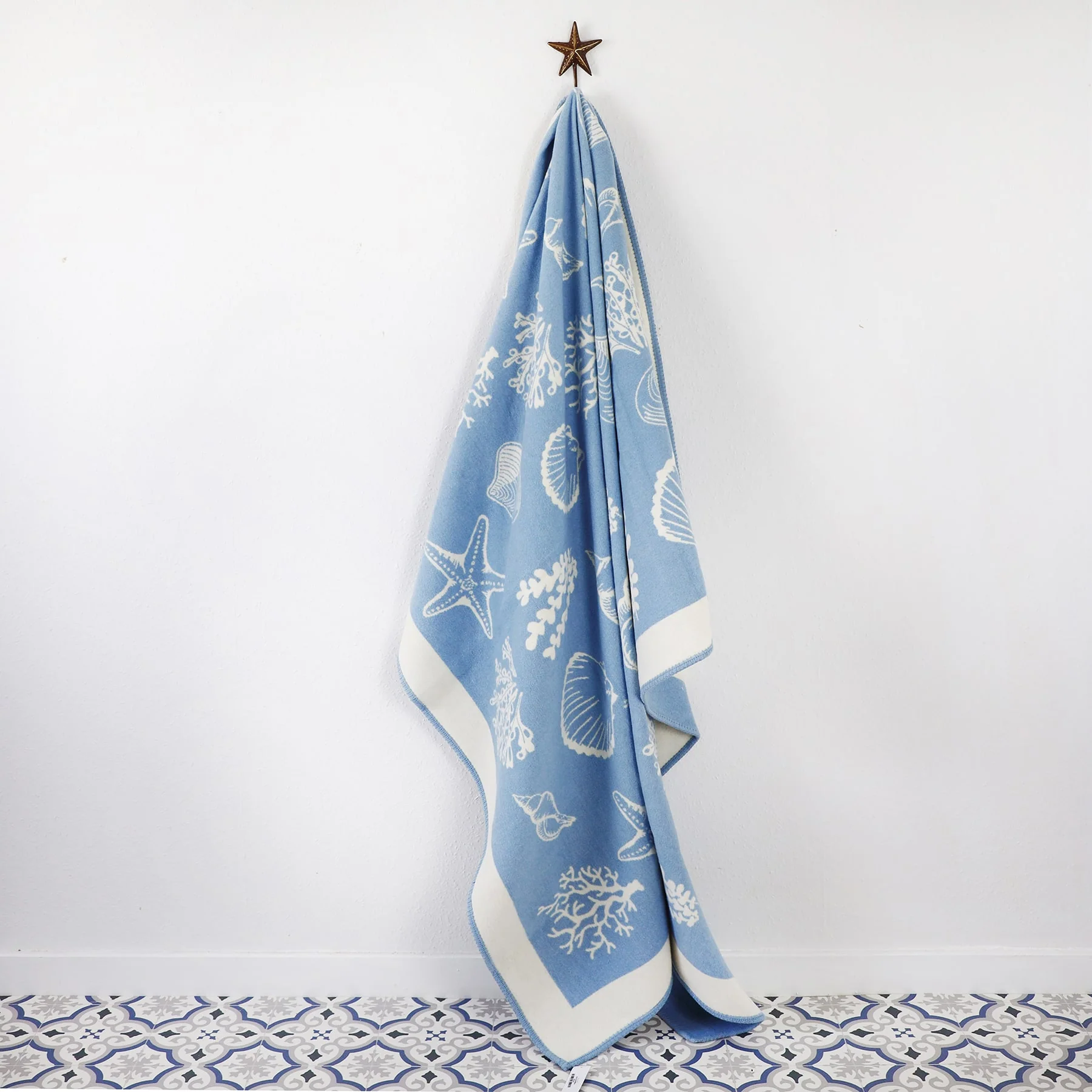 Soft Blue & Ecru Reversible Shell Throw - Image 3