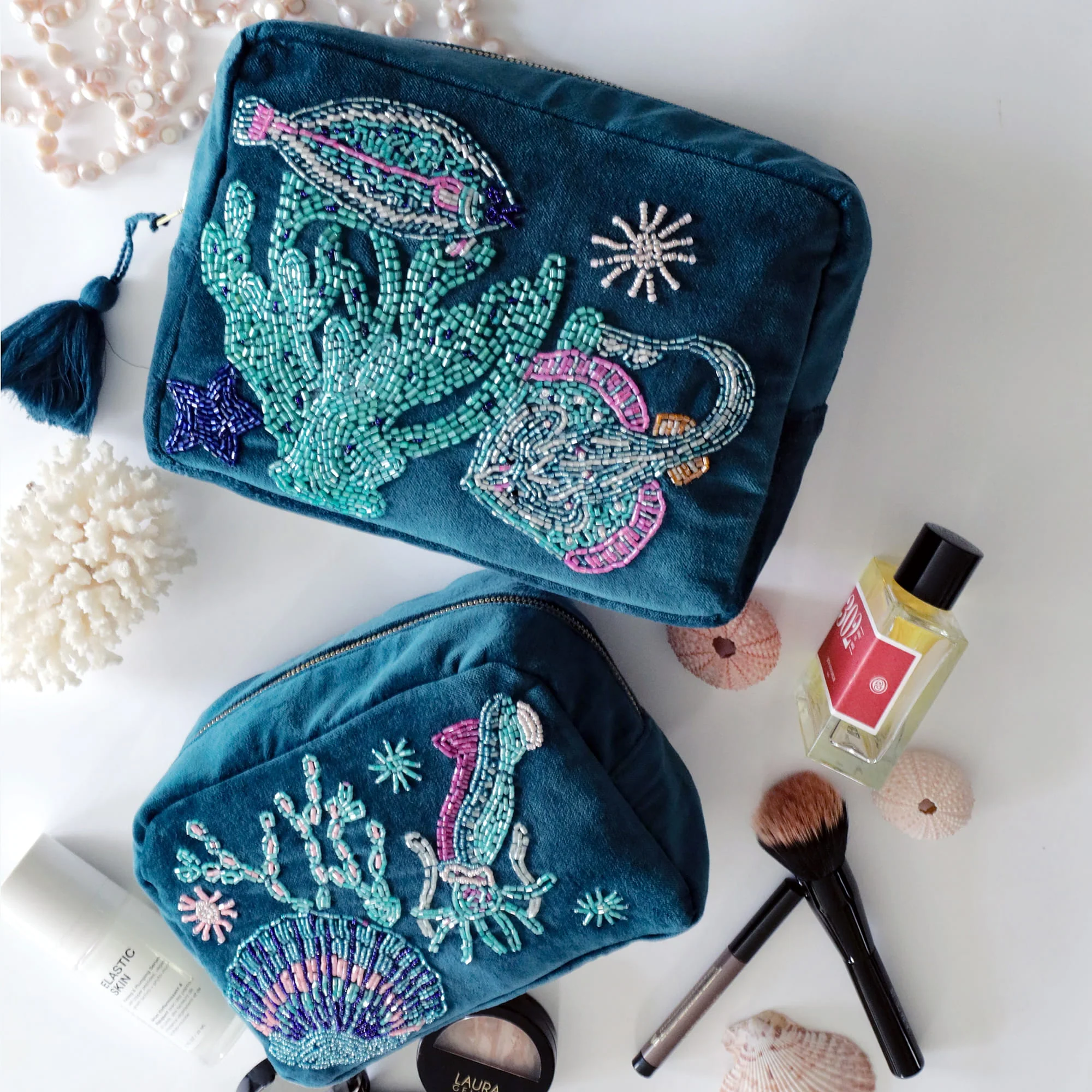Velvet Beaded Flat Fish & Skate Wash Bag - Image 3