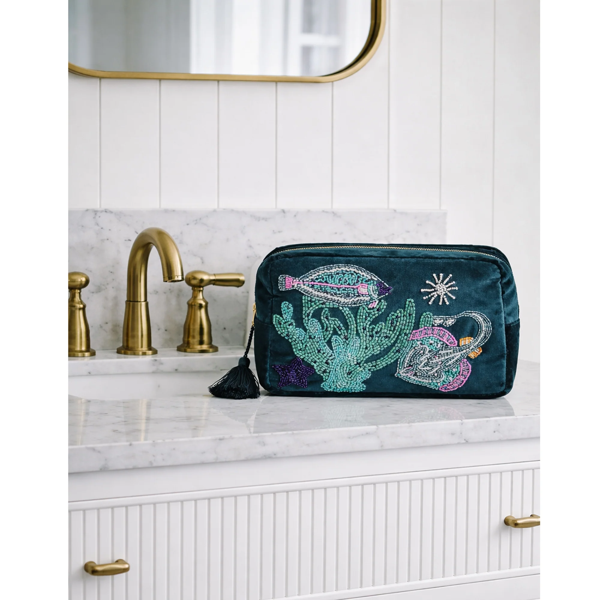 Velvet Beaded Flat Fish & Skate Wash Bag - Image 4
